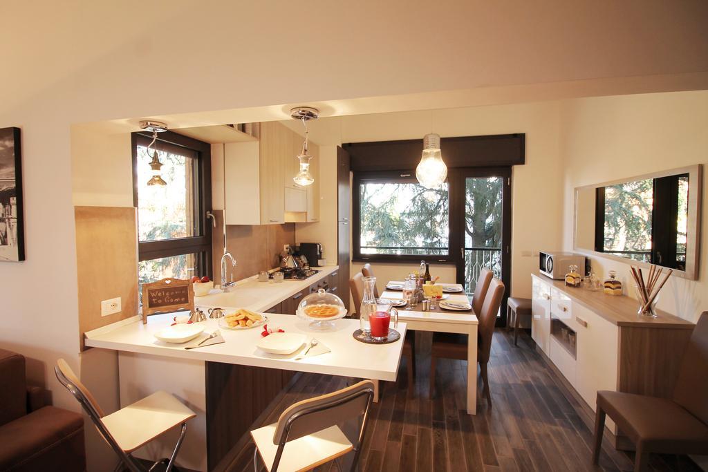 Eur Bright Spacious Terraced Apartment With Private Parking Only For Small Cars Rom Exterior foto