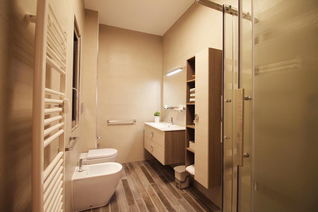 Eur Bright Spacious Terraced Apartment With Private Parking Only For Small Cars Rom Exterior foto