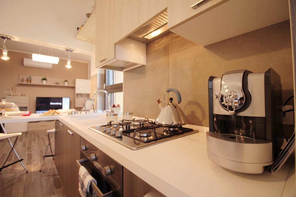 Eur Bright Spacious Terraced Apartment With Private Parking Only For Small Cars Rom Exterior foto