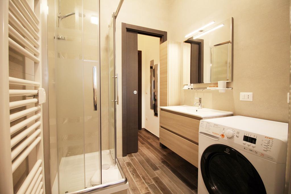 Eur Bright Spacious Terraced Apartment With Private Parking Only For Small Cars Rom Exterior foto